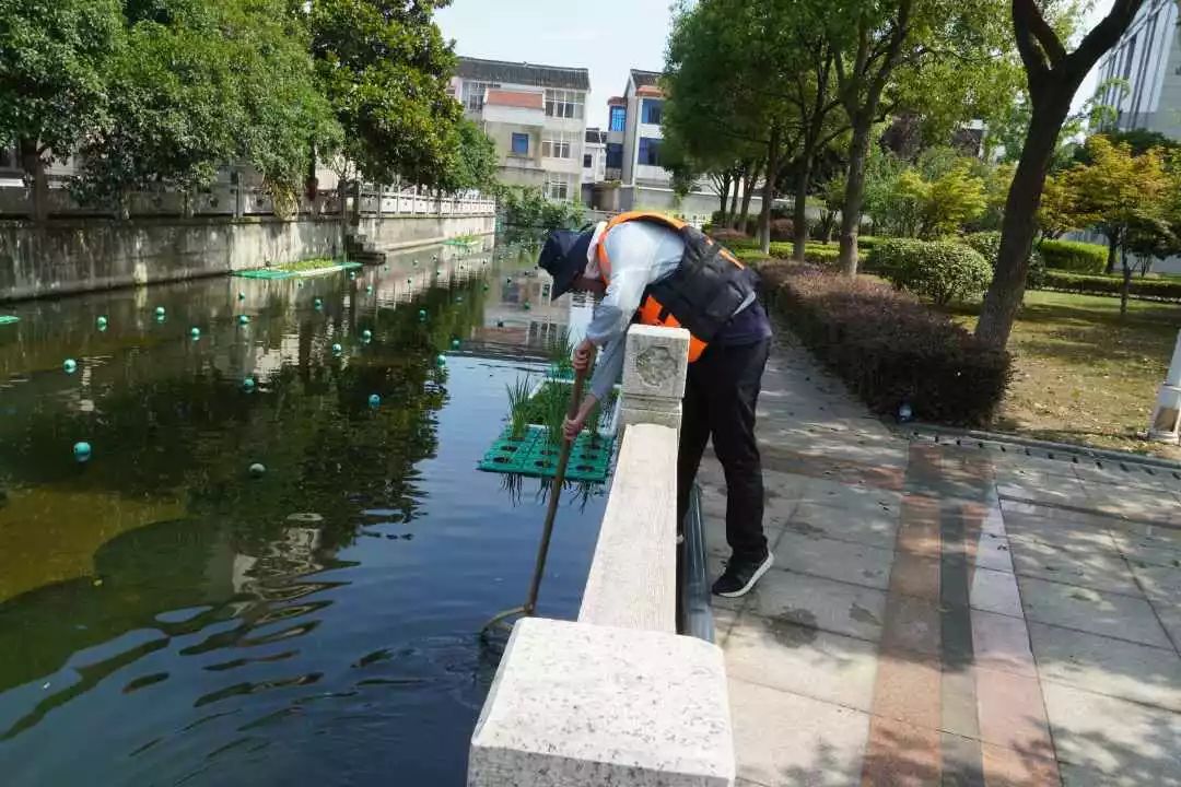 【<a href=http://m.zfojg.cn target=_blank class=infotextkey>雙良</a><a href=http://m.zfojg.cn target=_blank class=infotextkey>新型光催化</a>】“堅(jiān)守”在汗水中閃光